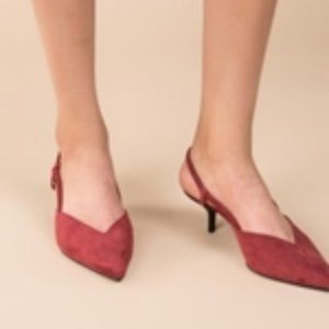 🚚 NIB POL Suede Burgundy Kitten Heels